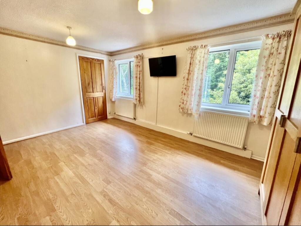 Bedroom 1b