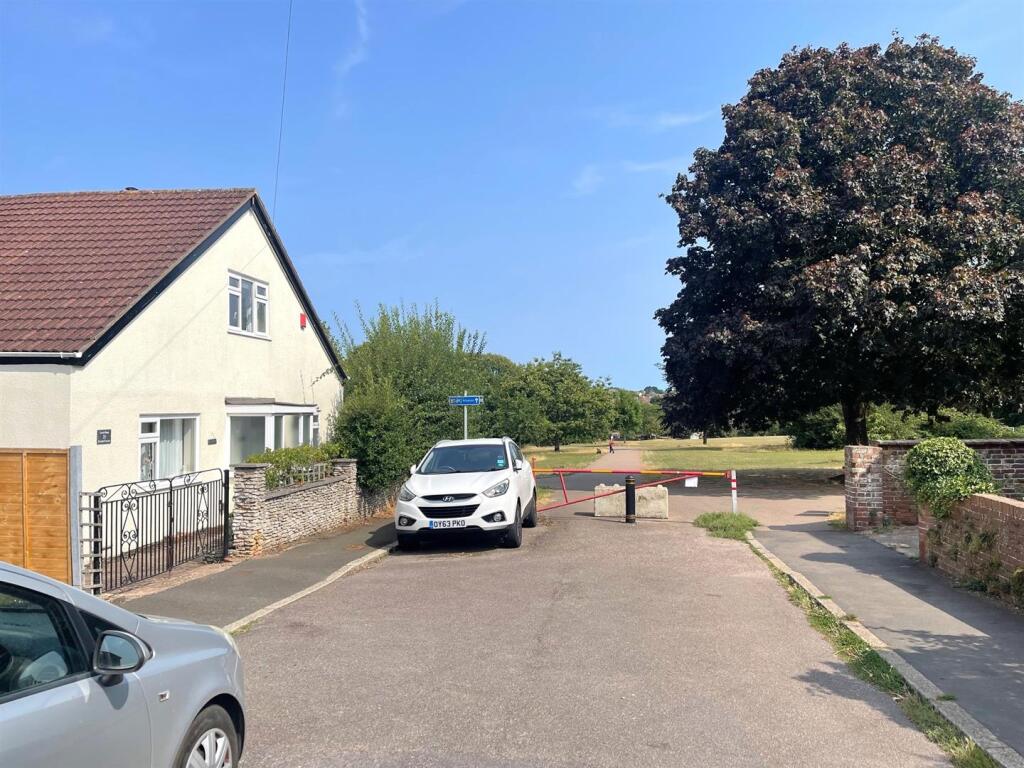 Entrance to Heavitree Park
