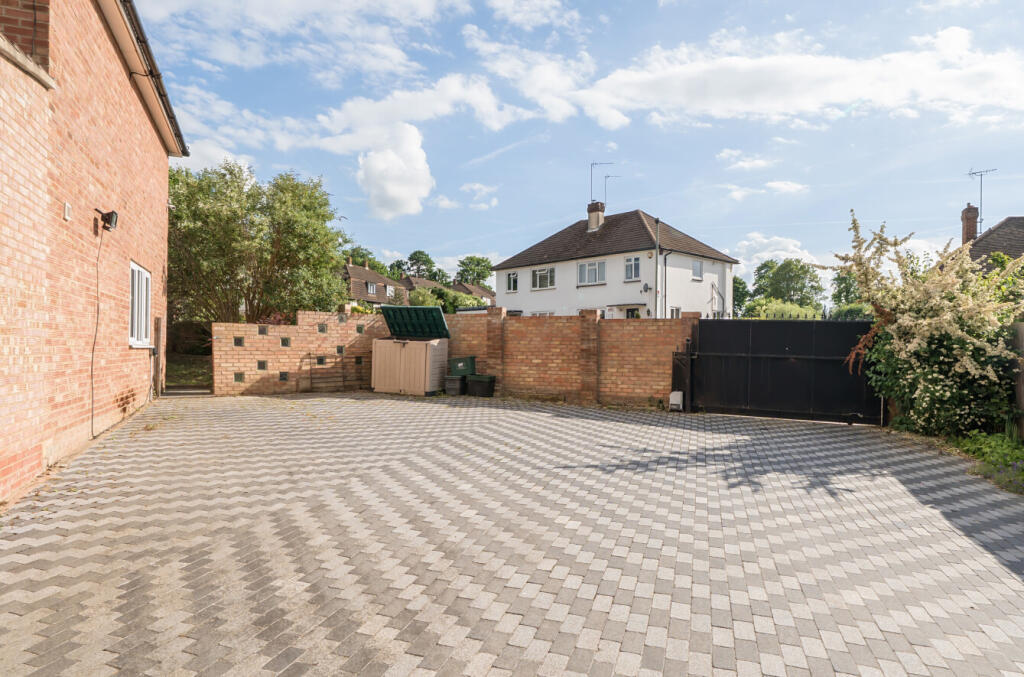 1298250-18-683774...