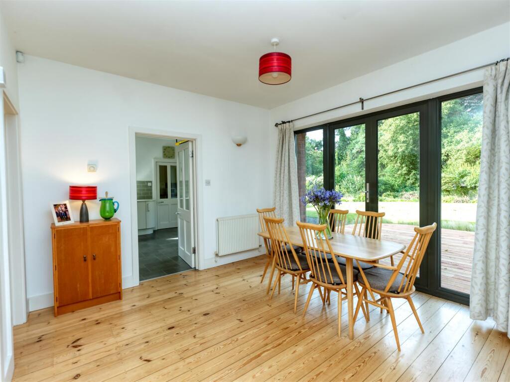Dining Area.jpg