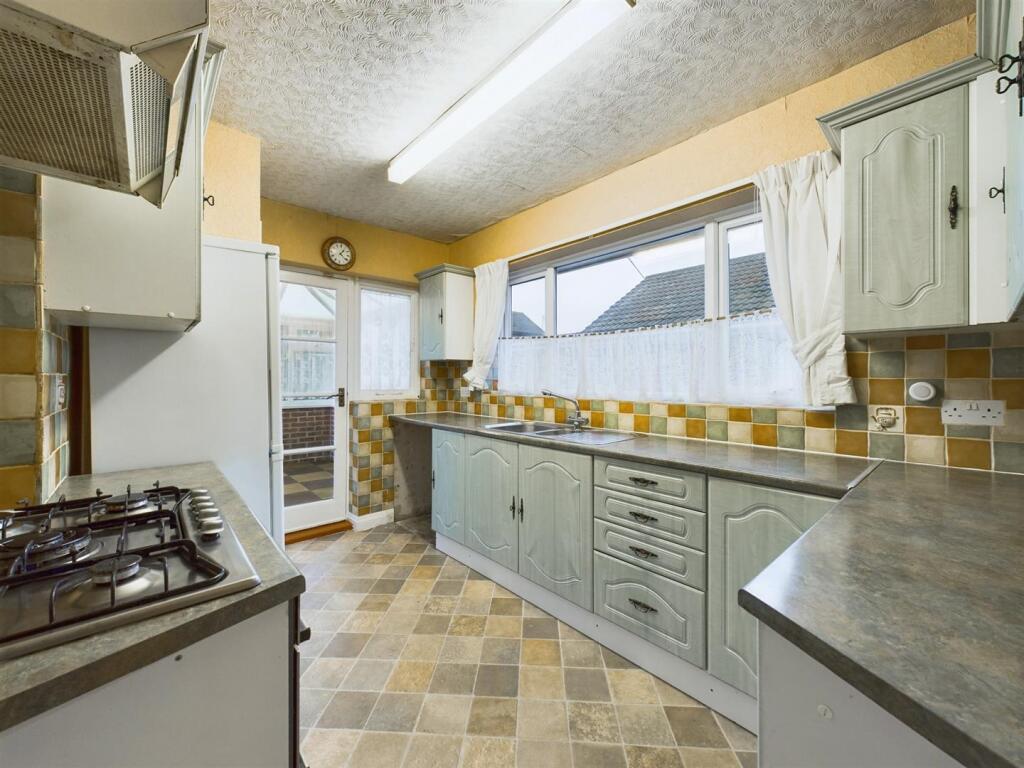 Kitchen: