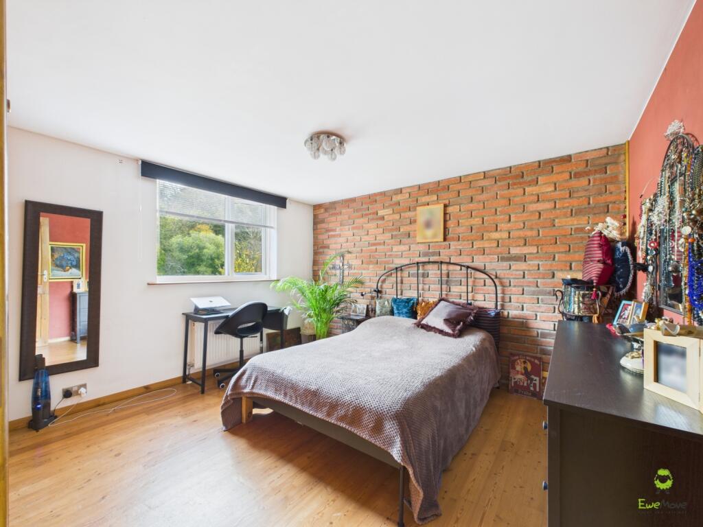 CAM03779G0-PR0310-STILL009