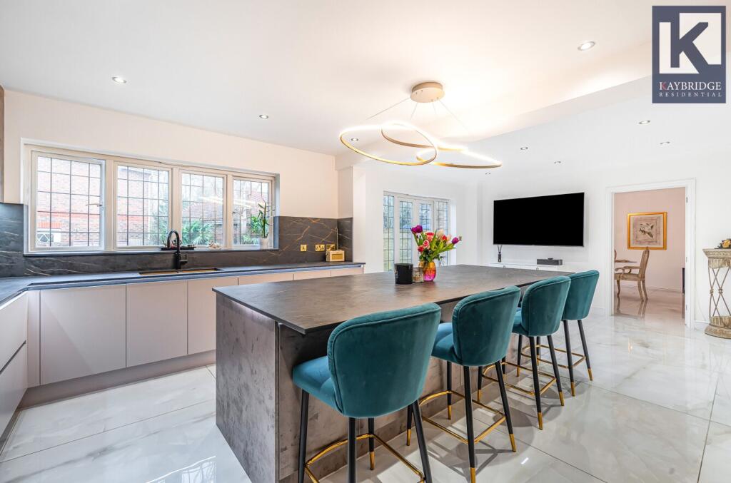 Oakwood Avenue, Epsom