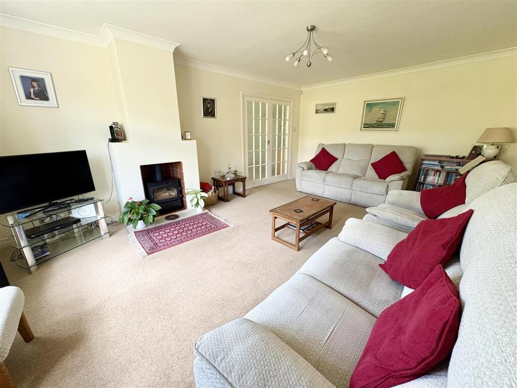 6. lounge3.jpg