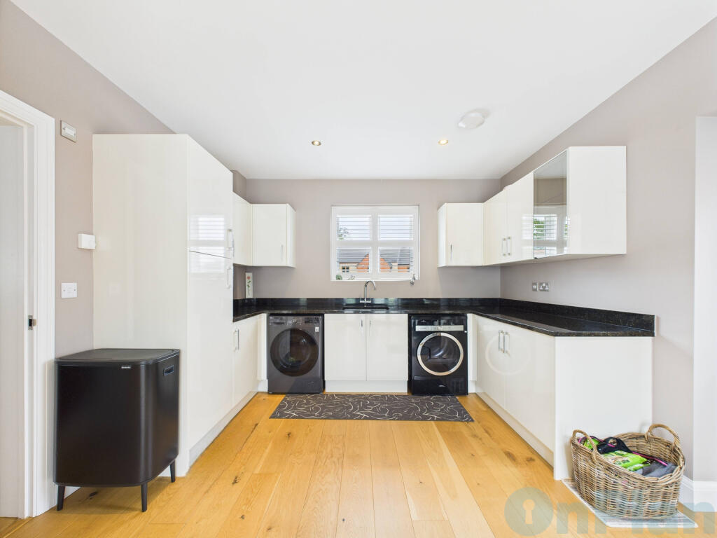 CAM04024G0-PR0028-STILL007