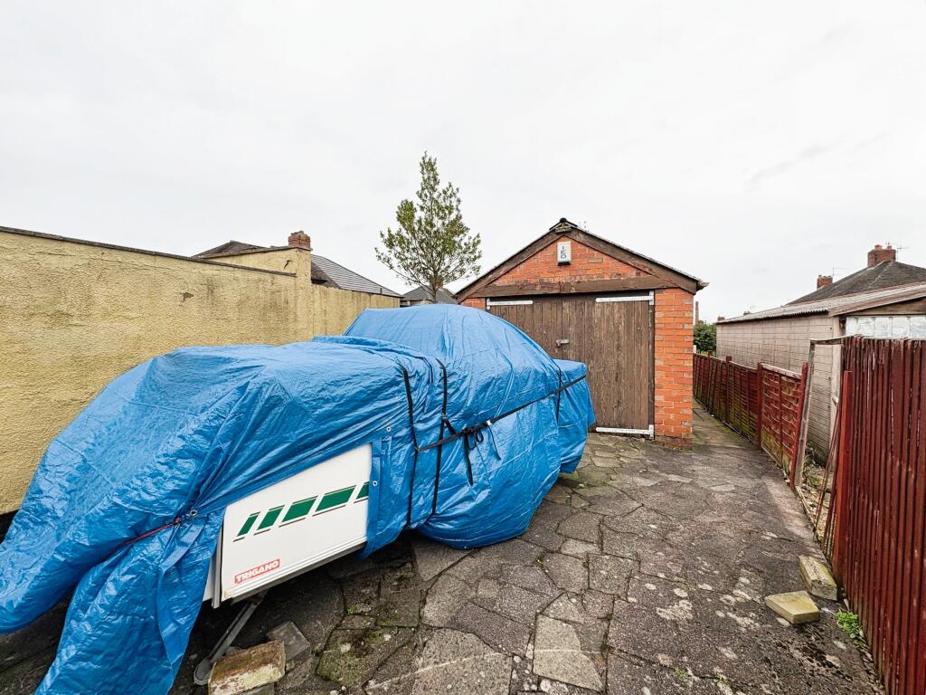 Garage &amp; Hardstanding