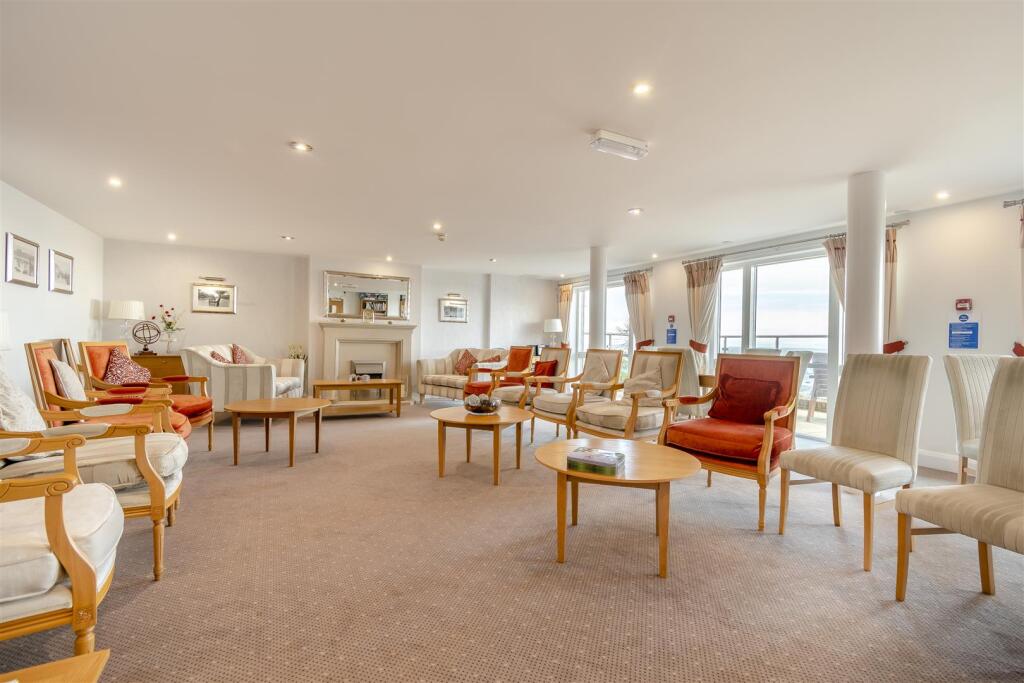 8589486-interior16.jpg