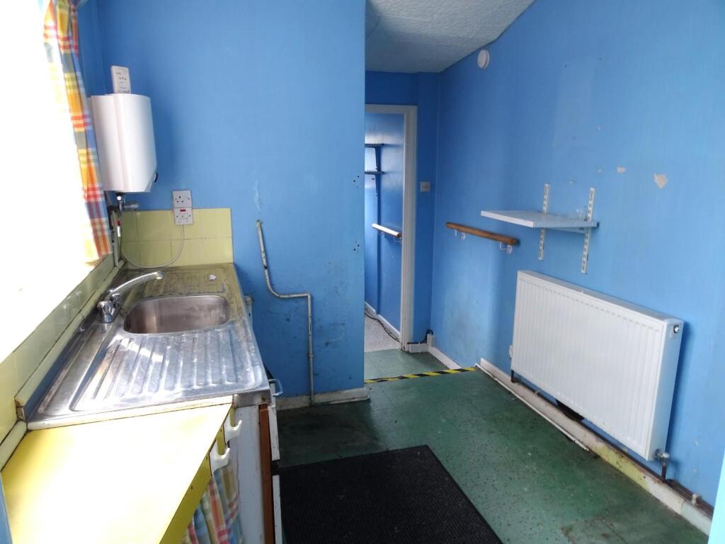 KITCHEN (needs refitting)