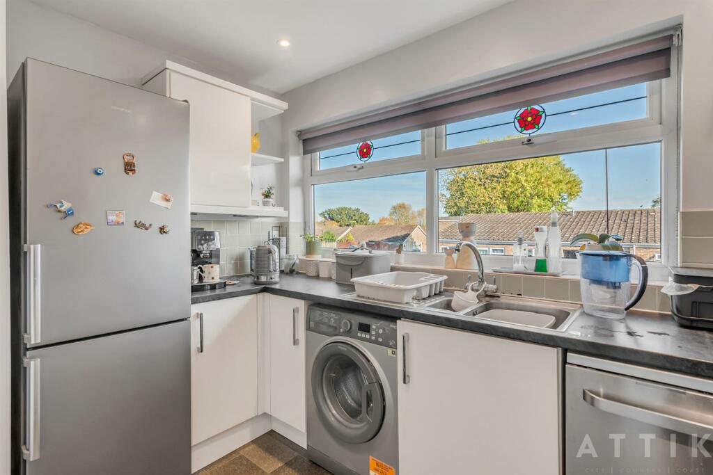 36 Lansbury Rd, Halesworth IP19 8SA (15).jpg