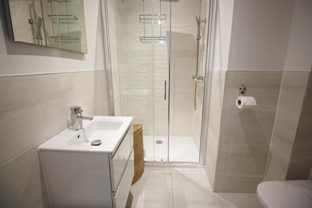 En suite 2.JPG