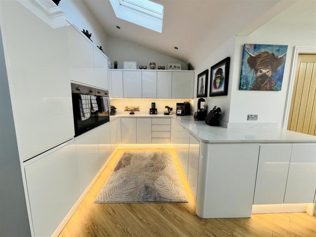 kitchen 3.jpg