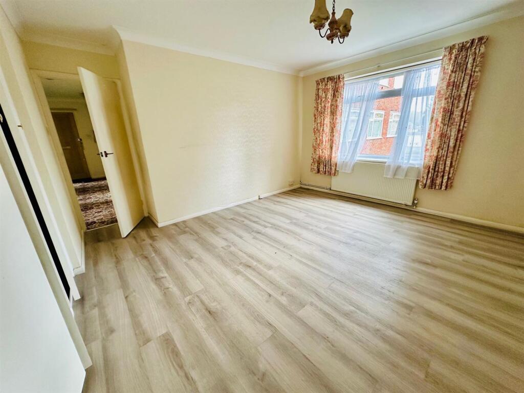 Bedroom 1.jpg