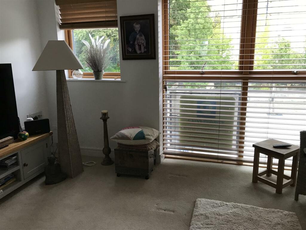 Bedroom..jpeg