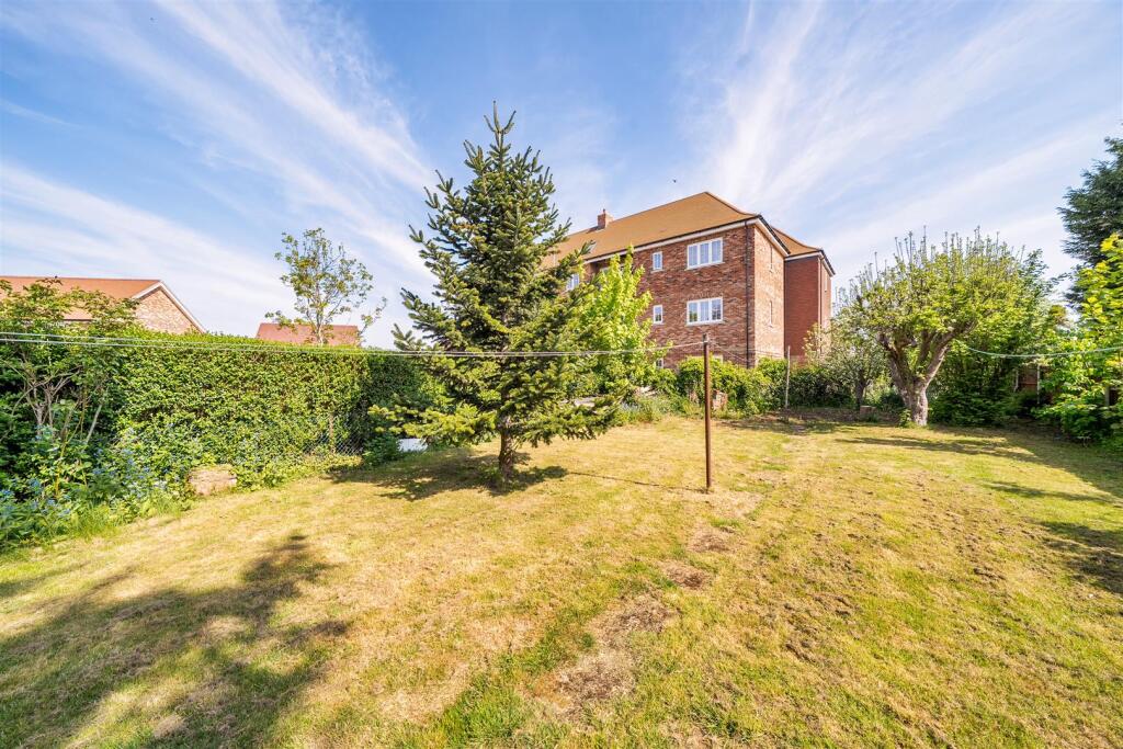 6 lov rear garden.jpg