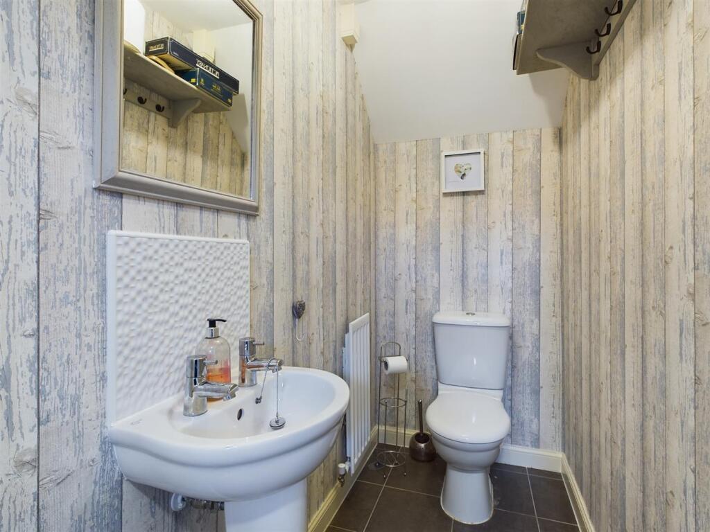 Cloakroom/WC