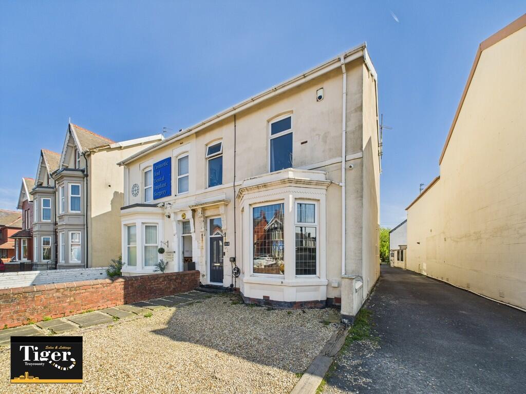 CAM02176G0-PR0541...