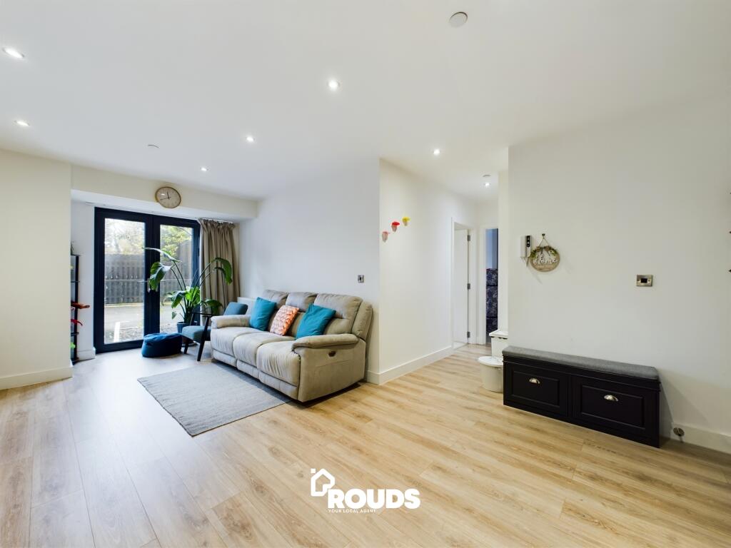 CAM03292G0-PR0018-STILL009