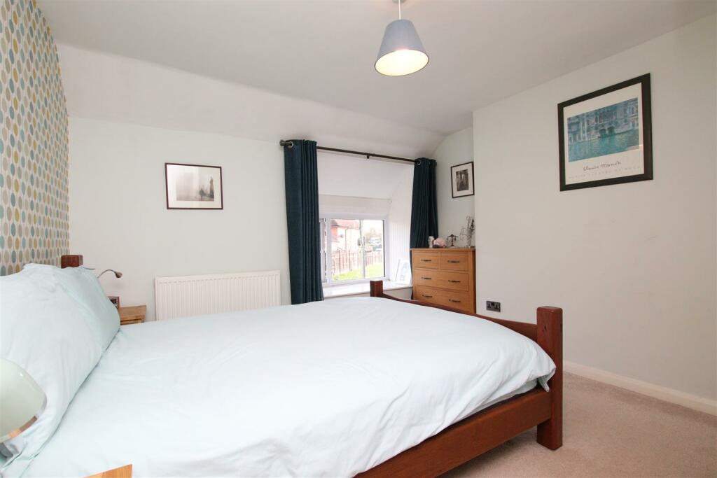 Bedroom 1.JPG