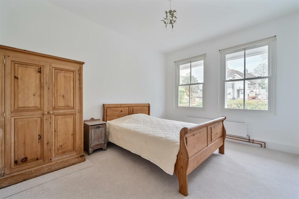 Bed 1.jpg