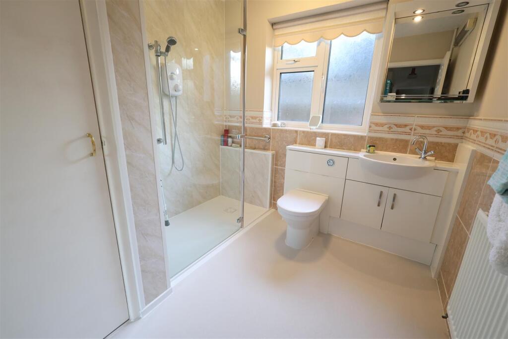 PC Shower Room.JPG