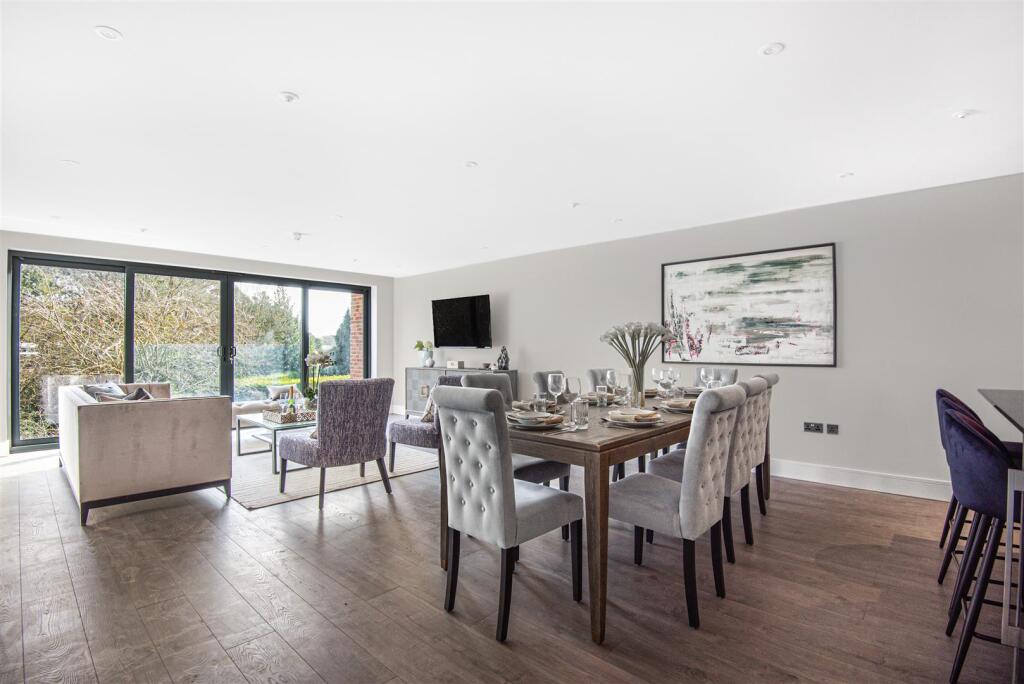 694528 (1)c.jpg c.jpg