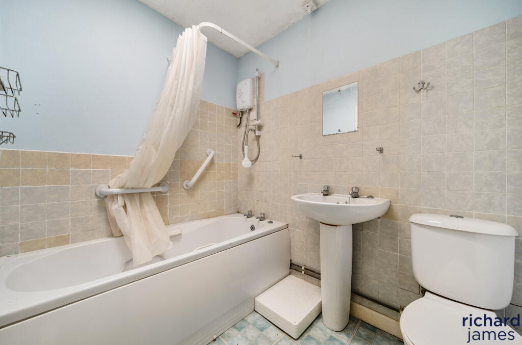 6571a217afb943e6afd5138c4570906f