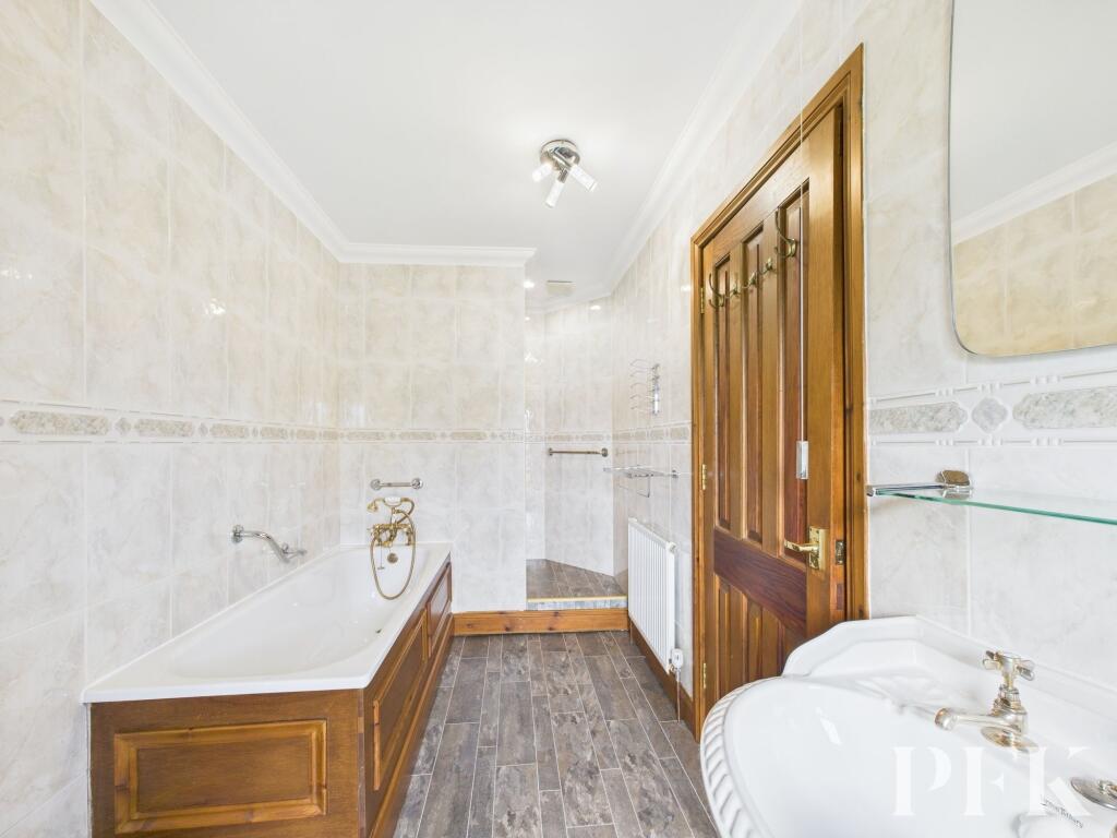 En Suite Bathroom