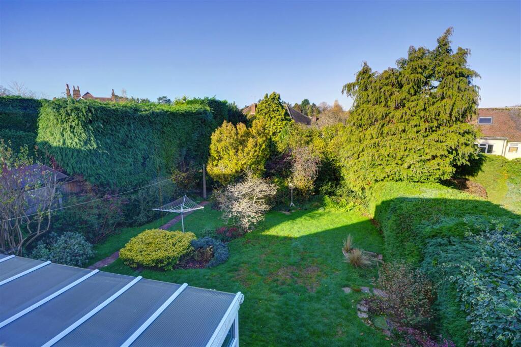 31 Hazelwood Close (19).jpg