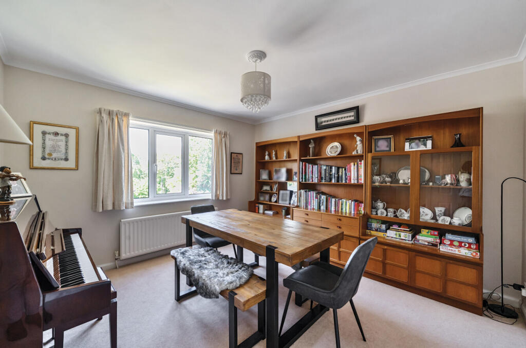 1298401-9-682de9b...