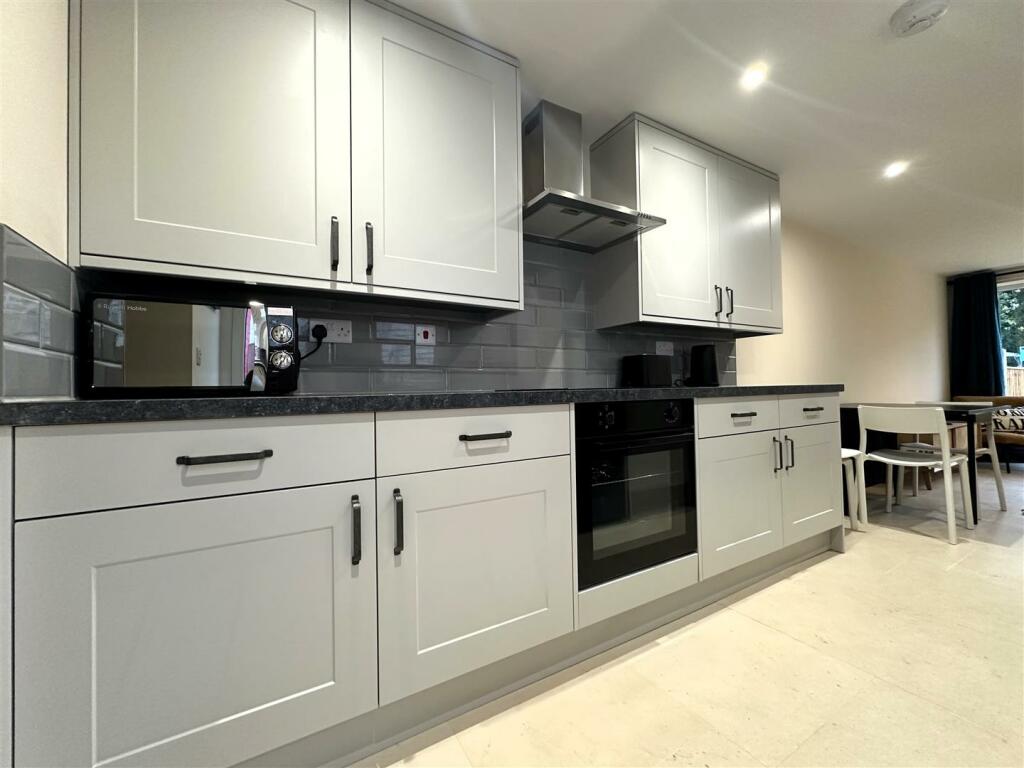 Kitchen II.jpg