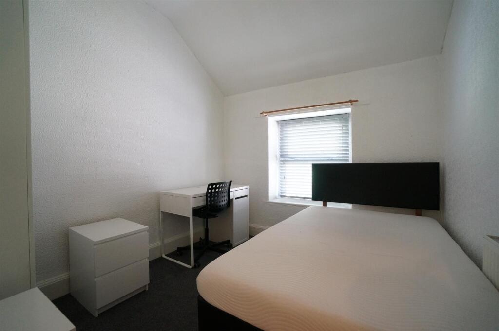 Bed 4.JPG