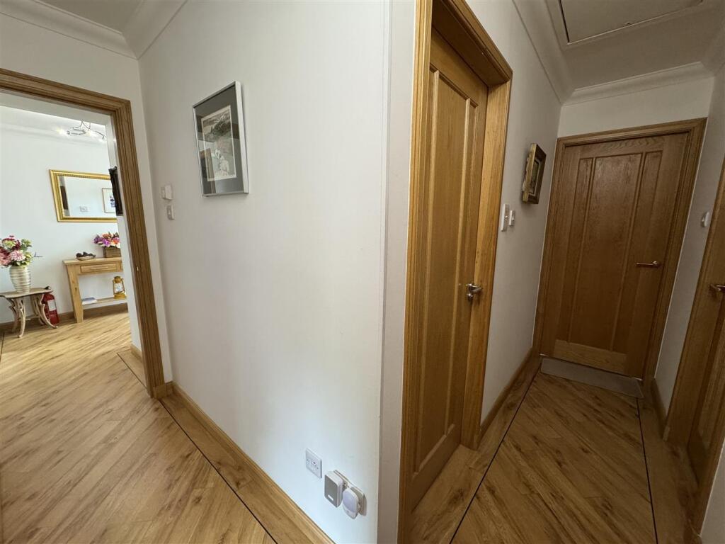 HALLWAY.JPG