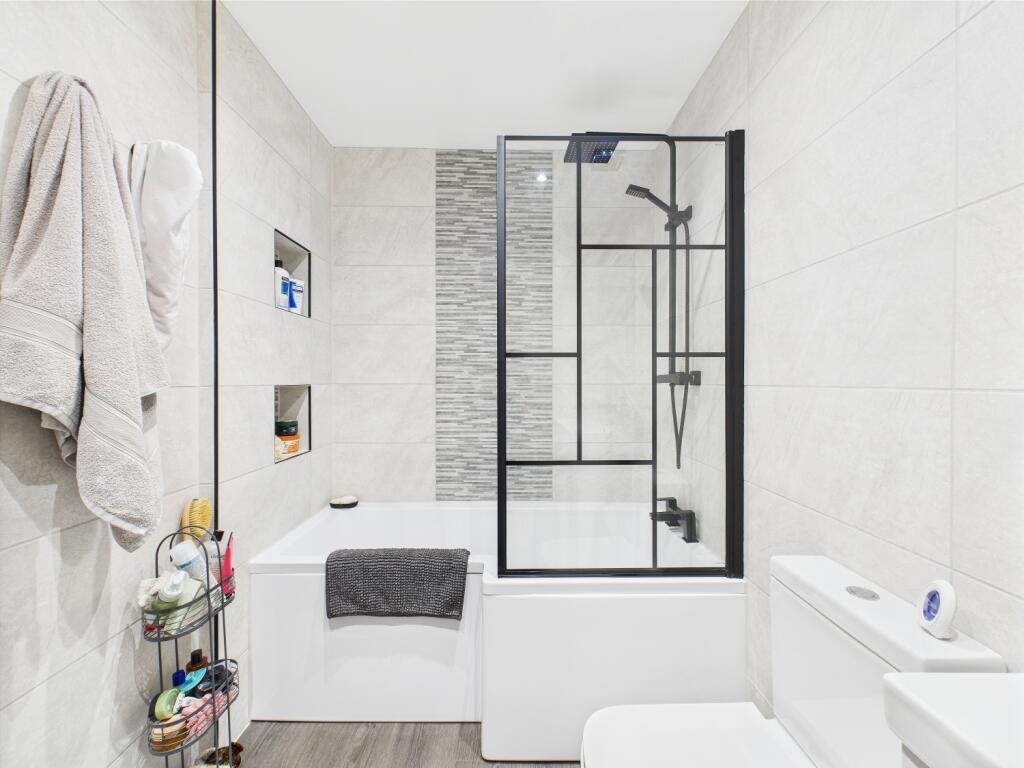 CAM03729G0-PR0048-STILL031