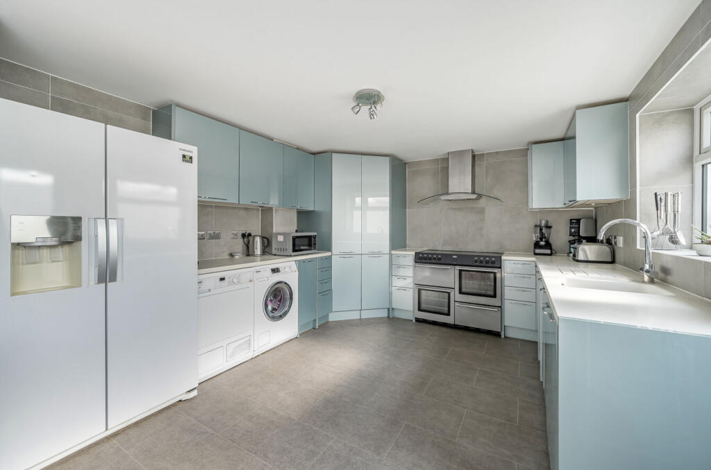 1340196-8-689f631...