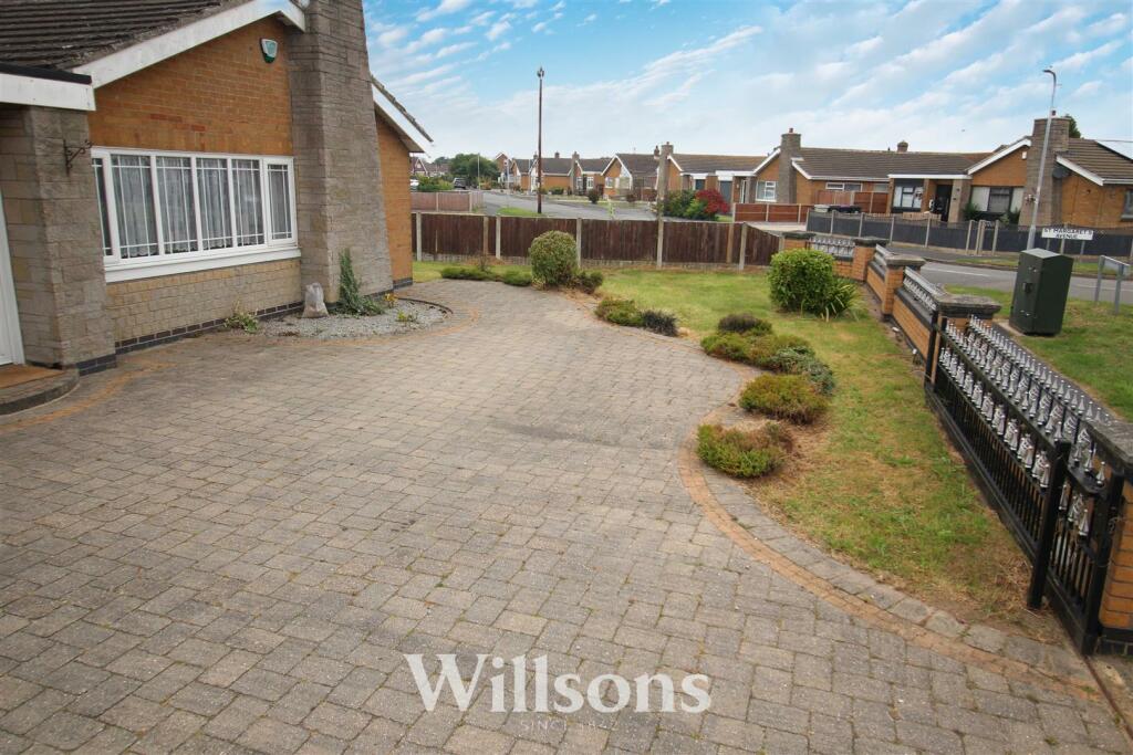 front gdn. jpg