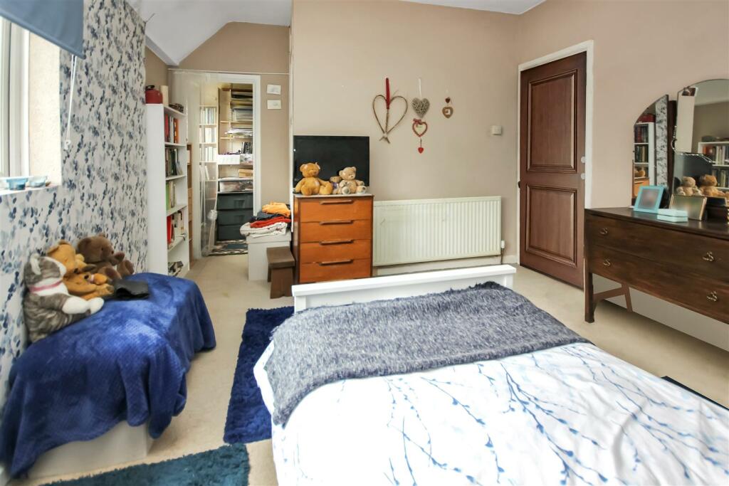 Master Bedroom.JPG