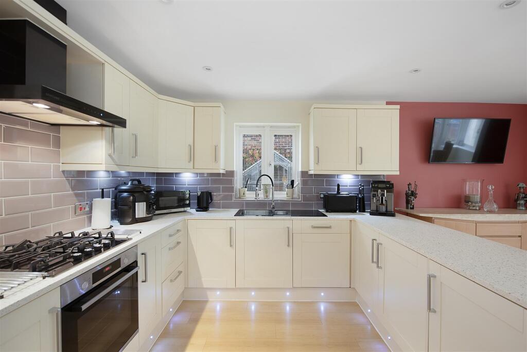 3 Haven Close ph19.jpg