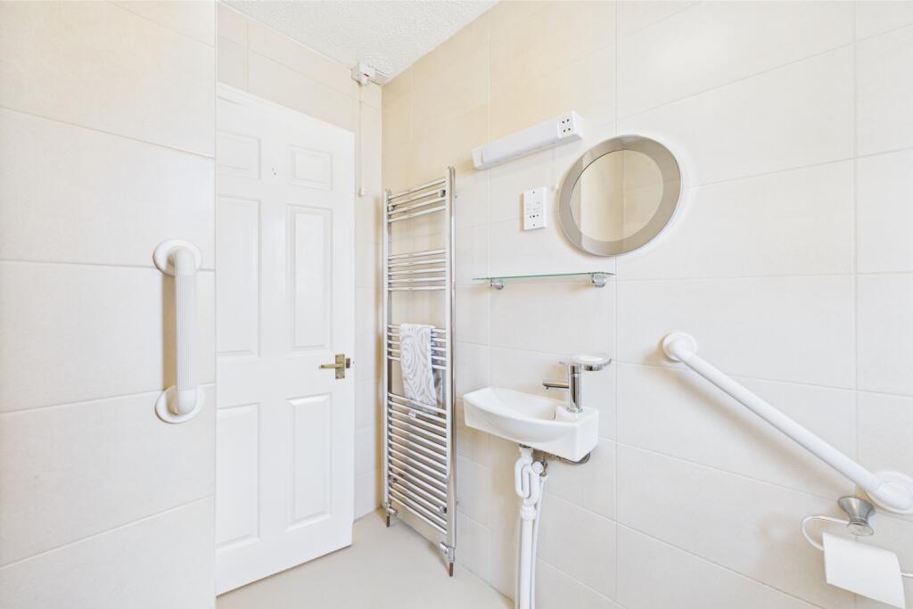 CAM03162G0-PR0270-STILL018