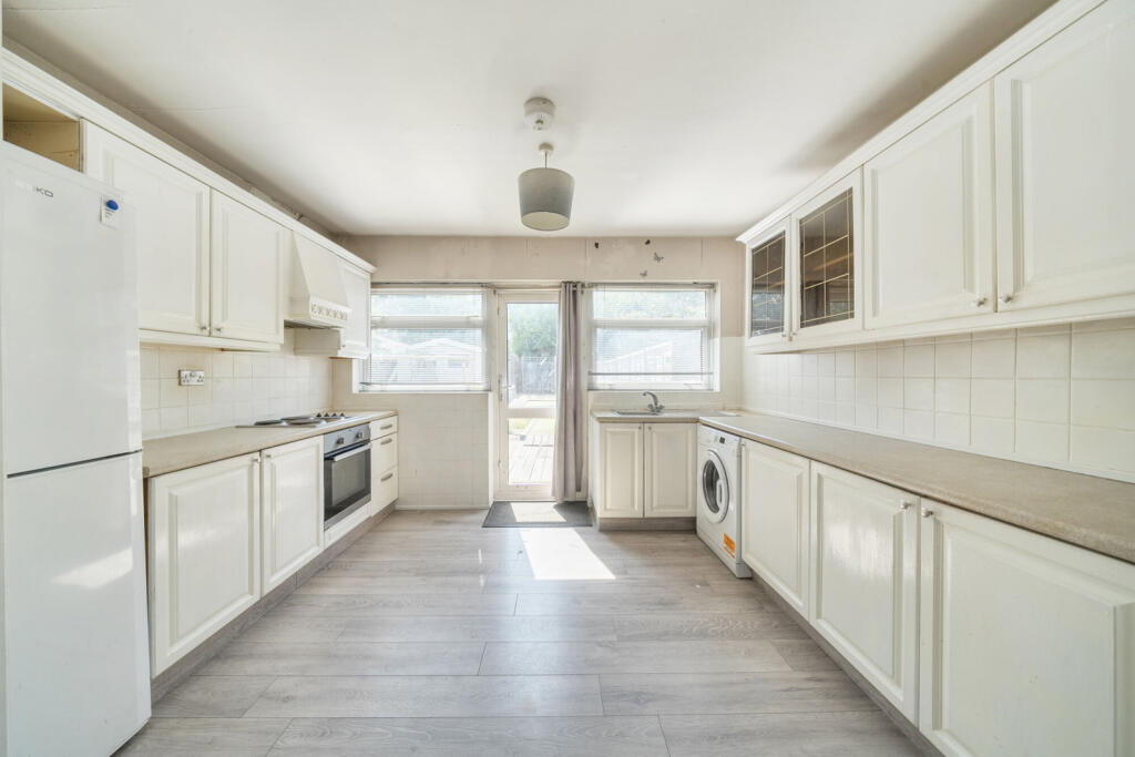 1326304-4-687a28c...