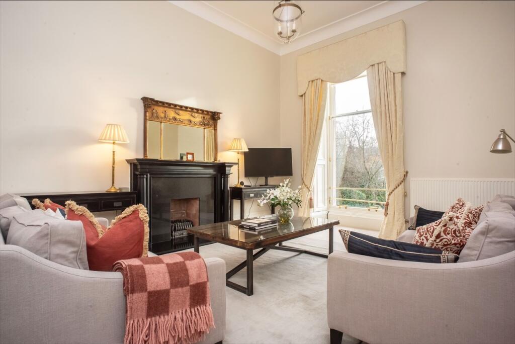 15.1 Grosvenor Crescent-13