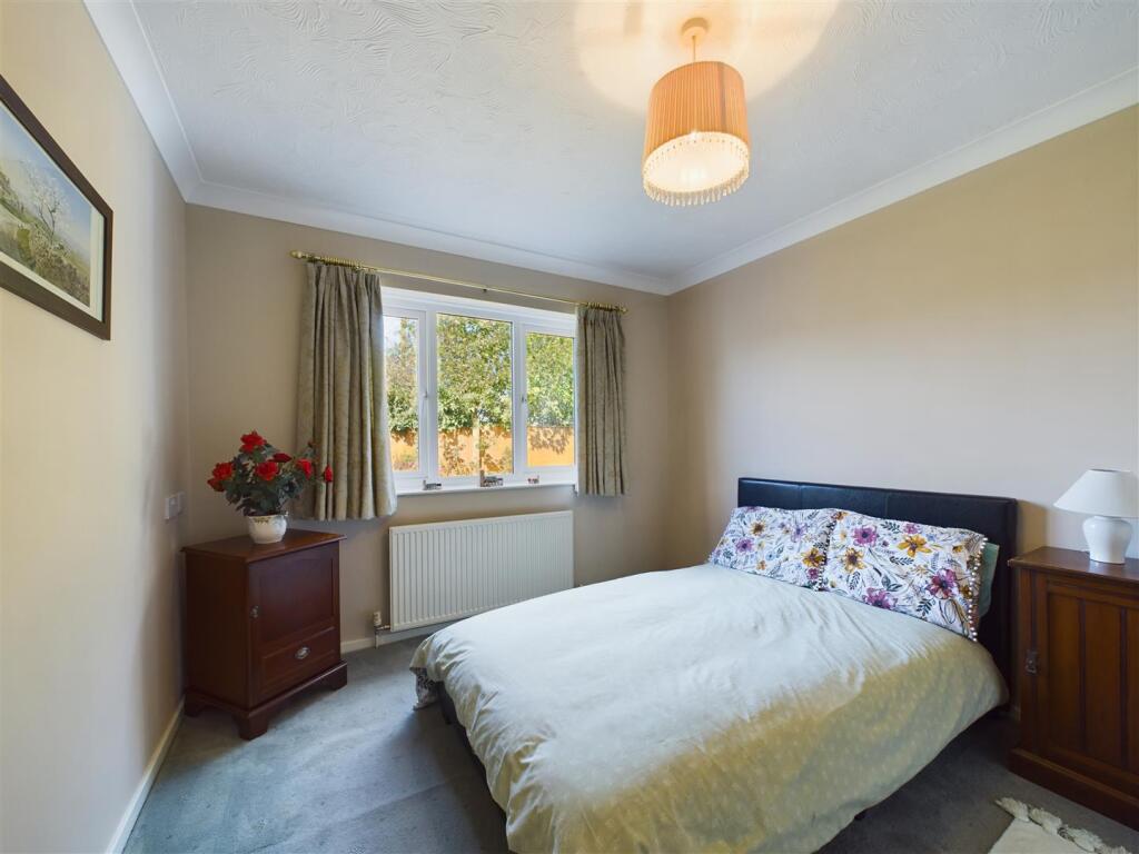 BEDROOM 2