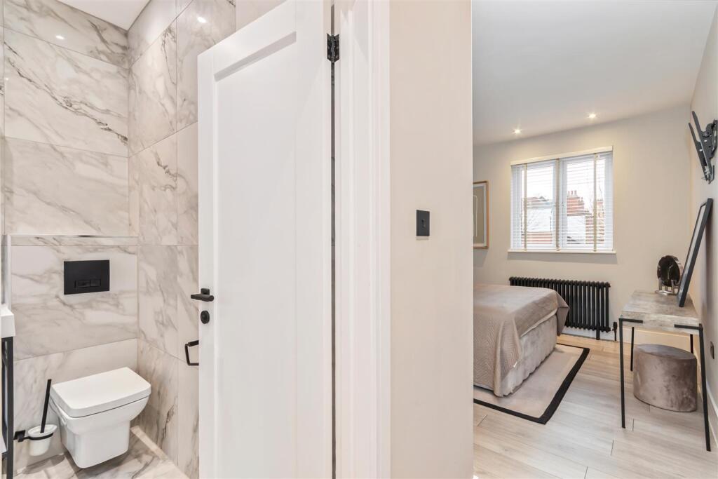 Bedroom &amp; En Suite