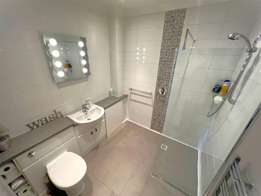 Bathroom.JPG