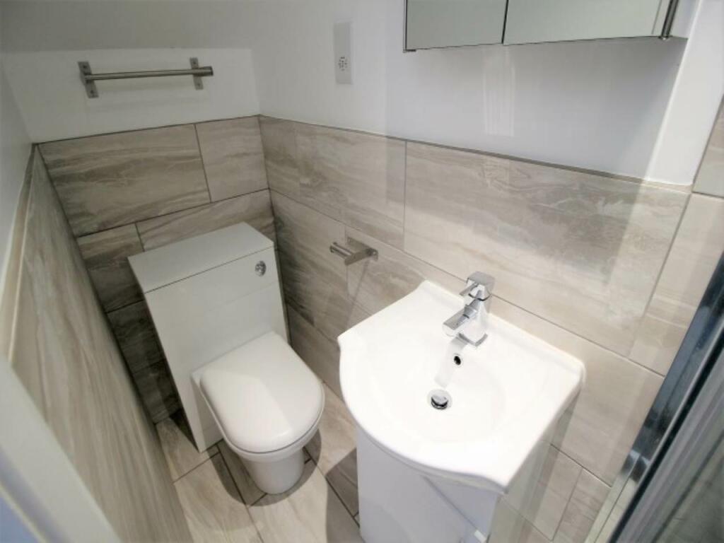 Rm 5 ensuite