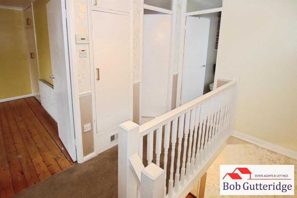 FIRST FLOOR LANDING