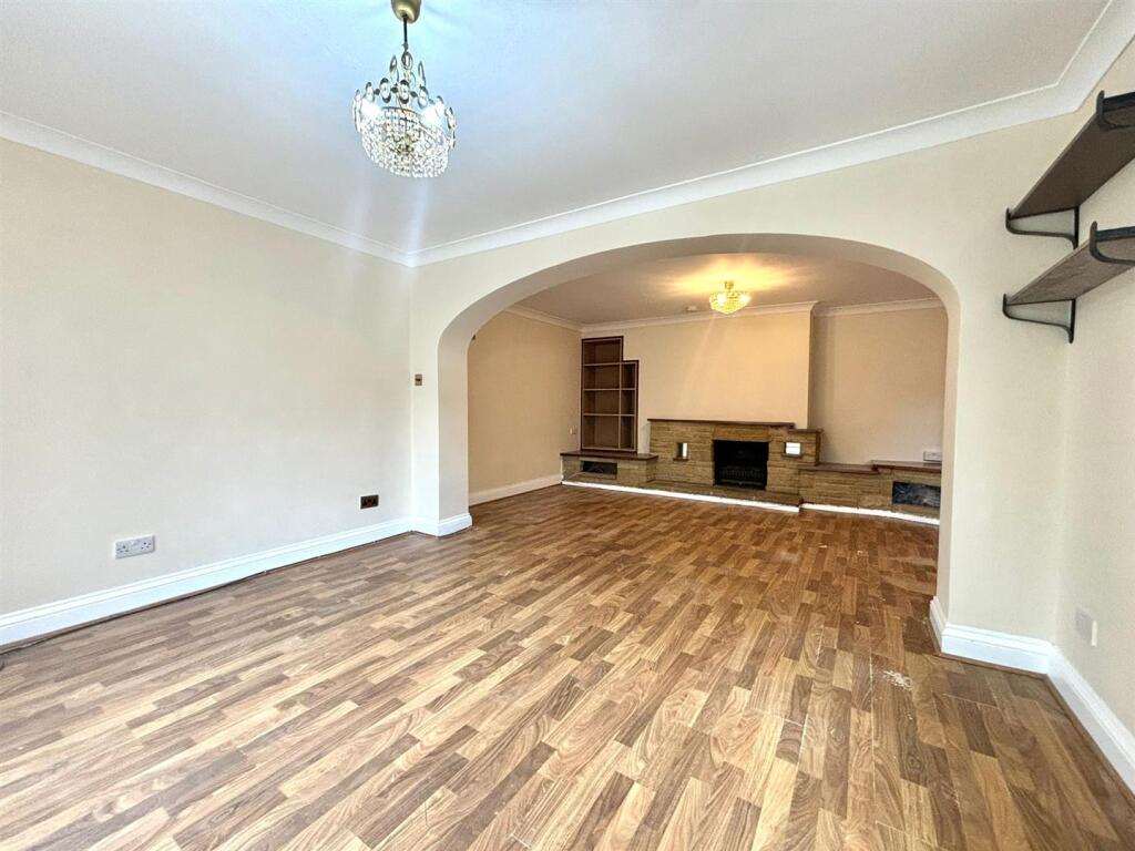 Lounge 2.jpg