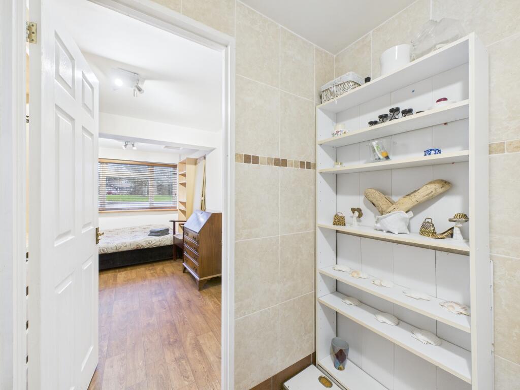 CAM04018G0-PR0400-STILL018