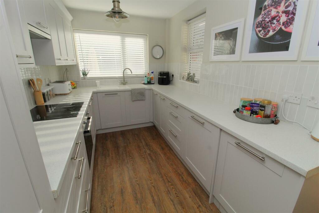 Kitchen2.JPG