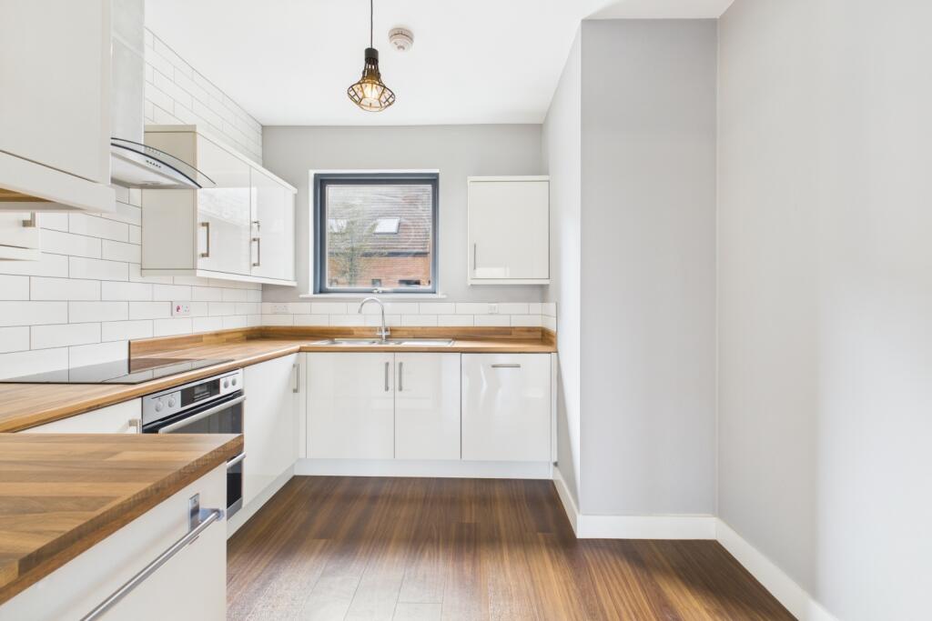 CAM03162G0-PR0225-STILL002