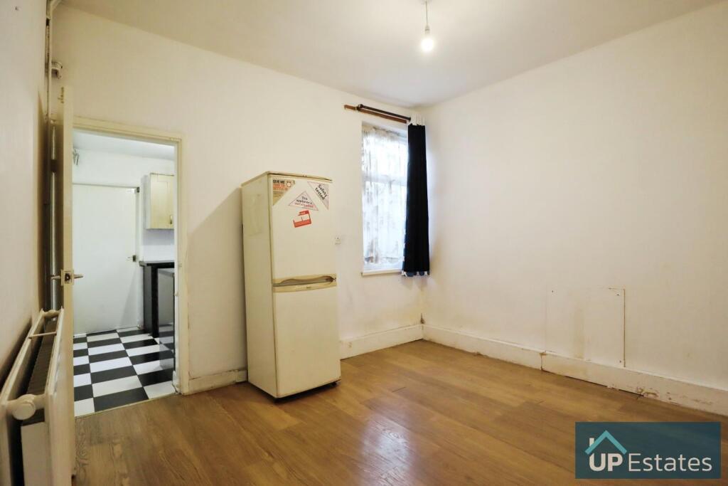 REAR RECEPTION ROOM